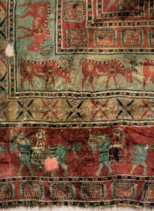 Détail de tapis à poils : Daims et cavaliers, 5e-4e siècle av. J.-C.