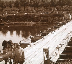 Ponton sur la rivière Aisne à Venizel, Aisne, France, vers 1914-1918