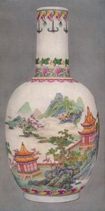 Bouteille en porcelaine dans le style Ku Yueh Hsuan. Période Chien Long, 1736-1796, 1928
