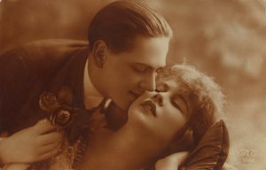 Carte postale de couple romantique vintage, en sépia