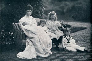 Reine Mary et quatre de ses enfants, 1905, 1936 - Unbekannt