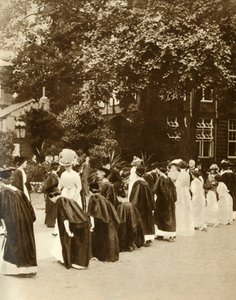 La reine Mary au Bedford College, Londres, 1913, 1935 - Unbekannt