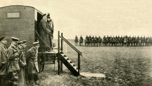 La reine Mary de Teck visite les soldats à Aldershot dans le Hampshire, Première Guerre mondiale, 1915, vers 1920 - Unbekannt