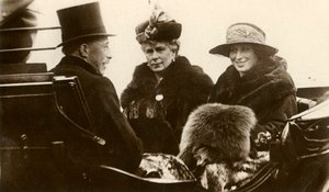 La Reine Mary avec la Princesse Royale et le Vicomte Lascelles, 1923 - Unbekannt
