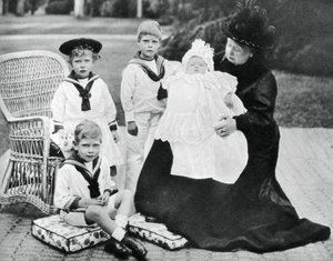 La reine Victoria avec ses arrière-petits-enfants à Osborne House, Île de Wight, 1900 - Unbekannt