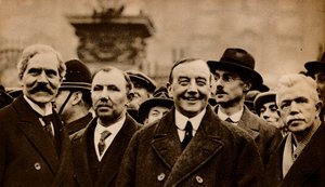 Ramsay Macdonald, premier Premier ministre travailliste britannique, quittant le palais de Buckingham après avoir été invité - Unbekannt