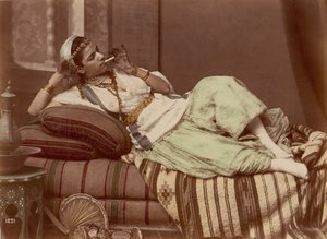 Femme allongée fumant, 1870-90 - Unbekannt