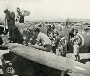 Ravitaillement et réarmement des chasseurs Spitfire, Malte, Seconde Guerre mondiale - Unbekannt
