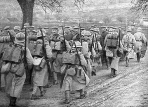 Infanterie française passant une ligne de prisonniers, Plessis-de-Roye, Picardie, France, 30 mars 1918 - Unbekannt