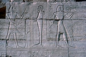 Relief montrant Ramsès II devant Ptah, Le Ramesseum, Temple de Ramsès II, Louxor, Égypte, vers 1250 av. J.-C. - Unbekannt