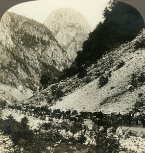 Jordalsnut rocheux 3620 pieds depuis le bord de la route rempli de charrettes de touristes, Norvège, vers 1905 - Unbekannt