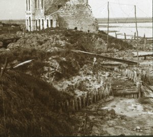 Bâtiment en ruine et tranchées le long de la côte, vers 1914-1918 - Unbekannt