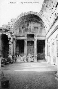 Intérieur en ruine du temple romain de Diane, Nîmes, France, 20e siècle