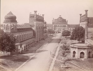 Rumi Darwaza et portail du Bara Imambara avec 