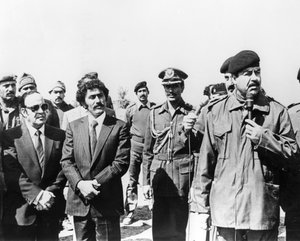 Saddam Hussein prononçant un discours, Irak