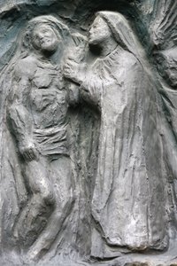 Église Saint-Pierre de Montmartre : sculpture de la porte Notre-Dame : Jésus est descendu de la croix, Paris - Unbekannt