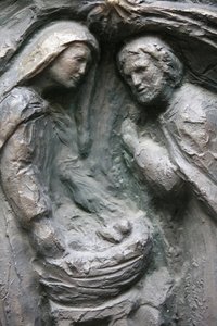 Église Saint-Pierre de Montmartre : sculpture de la porte Notre-Dame : Nativité, Paris
