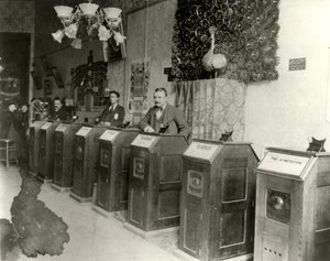 Salon de San Francisco avec kinétoscopes, 1894-1895