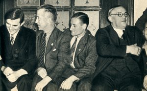 Camarades de bord à terre. John G. Winant, Ernest Bevin, avec des marins marchands, 1942 - Unbekannt