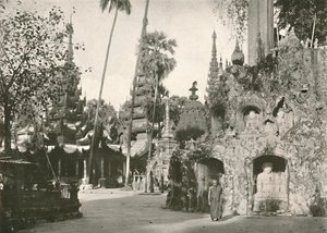 Sanctuaires à la pagode Shwe Dagon, Rangoon, 1900 - Unbekannt