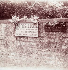 Panneau en mémoire des civils fusillés par les Allemands, Dinant, Belgique, vers 1914-1918 - Unbekannt