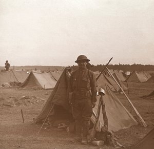 Soldat debout près d