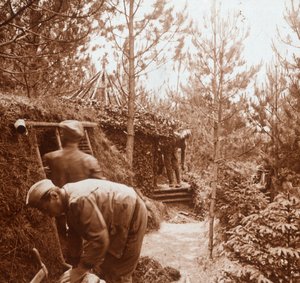 Soldats dans des abris couverts de terre, Genicourt, nord de la France - Unbekannt