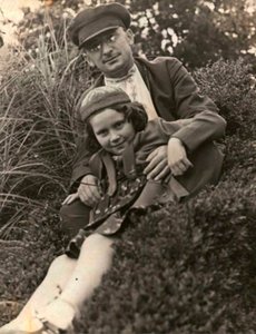 Politicien soviétique Lavrentiy Beria avec la fille de Josef Staline, Svetlana Alliluyeva, URSS, années 1930 - Unbekannt