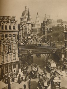 Flèche de St. Martins Ludgate silhouettée contre la masse de St. Pauls, vers 1935