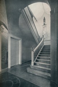 Escalier et hall de Finella par l