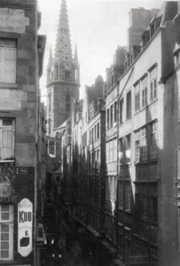 Scène de rue, montrant la flèche de la cathédrale, Saint-Malo, Bretagne, France, 20e siècle - Unbekannt