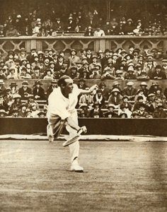 Match de tennis sur le court central à Wimbledon, vers les années 1930, 1935 - Unbekannt