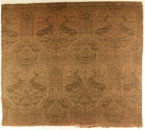 Fragment de textile avec cerfs couchés, aigles, nuages et rayons de soleil, italien, années 1390 - Unbekannt