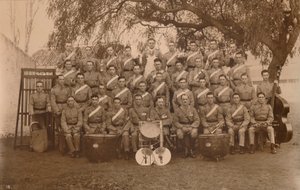 La fanfare du premier bataillon, le régiment royal West Kent. Poona, Inde - Unbekannt
