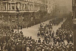 Les lignes de la ville Queen Victoria Street pour voir le nouveau Lord Maire et sa procession, vers 1935 - Unbekannt