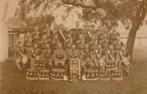 Les Tambours et Clairons du Premier Bataillon, Le Régiment Royal West Kent. Poona, Inde - Unbekannt