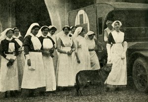La Duchesse de Westminster avec des infirmières, Le Touquet, Première Guerre mondiale, 1914, c1920