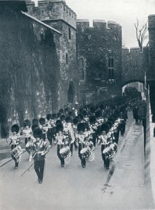 Les gardes quittant la Tour de Londres, vers 1914 - Unbekannt