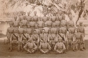 Le peloton indien du premier bataillon, le régiment royal West Kent de la reine. Poona, Inde