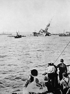 Le Majestic coulant après avoir été torpillé par un sous-marin ennemi, 1915 - Unbekannt