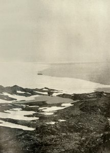 Le navire au large de Pram Point, juste avant de partir pour le Nord, vers 1908, 1909