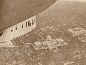 Le dirigeable américain Los Angeles en vol au-dessus de Washington, 1927