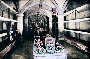La crypte sous le chœur de la chapelle Saint-Georges, château de Windsor
