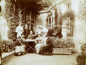 La famille du duc Fyodor Uvarov dans leur domaine de campagne, Porechye, Russie, années 1880 - Unbekannt