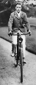 Le futur roi Édouard VIII à vélo en 1911 - Unbekannt