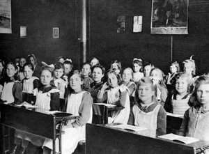 Les filles qui vivent dans la maison du Dr Barnardo à Barkingside, Londres, 1926-1927 - Unbekannt