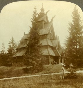 La vieille église de Gol, un bâtiment pittoresque du 12e siècle à Osoarshal, Norvège, vers 1905