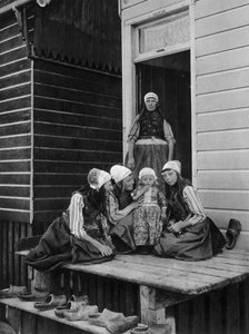 La fierté de la famille, Marken, Pays-Bas, vers 1934