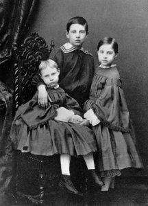 Les trois enfants aînés du grand-duc Konstantin Nikolaïevitch de Russie, vers 1860-1861