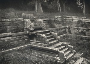 Escalier dans un bassin de baignade maçonné, Anuradhapura, 1926